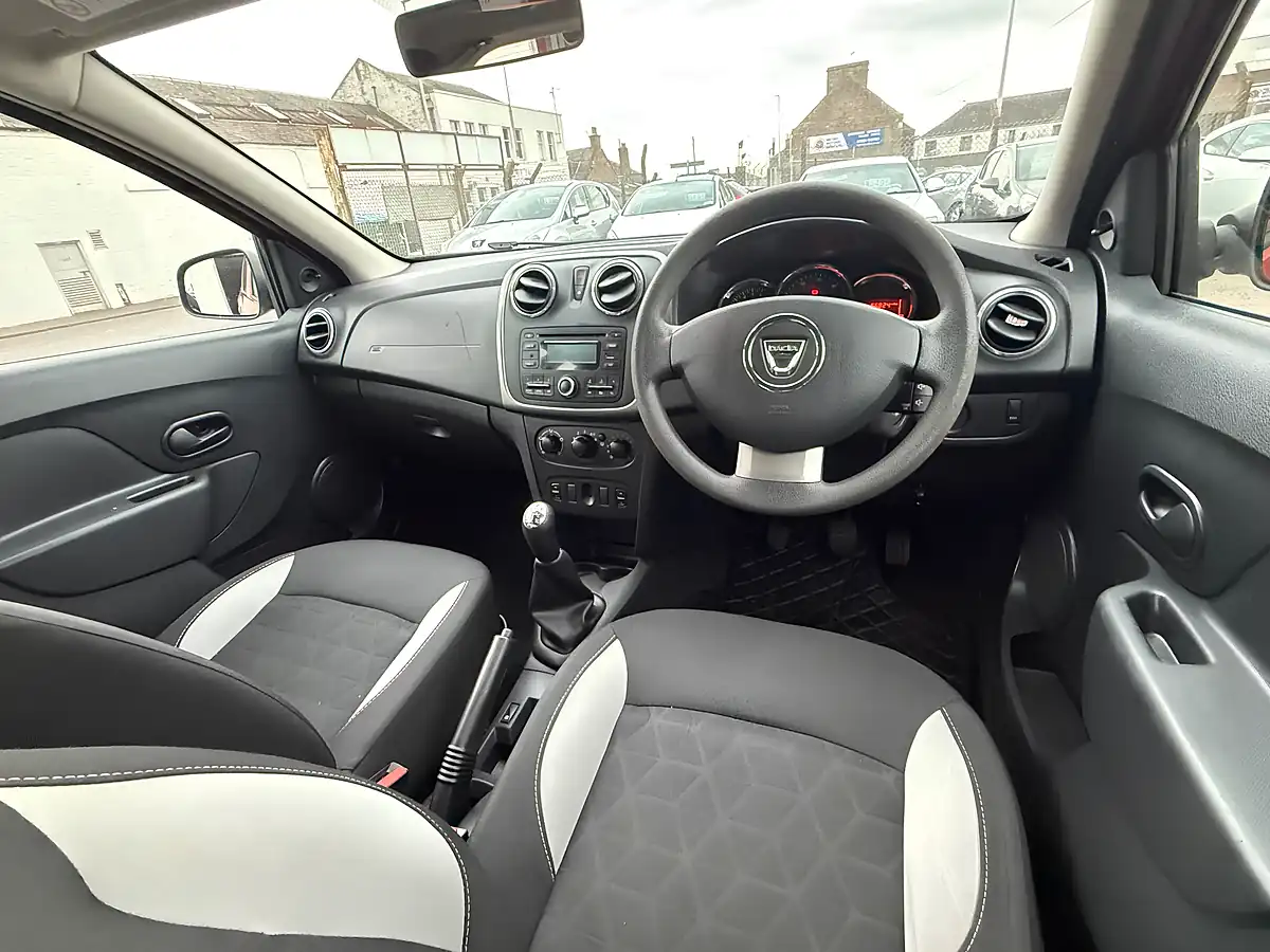 Used 2016 Dacia Sandero Stepway Ambiance Red - Interior and Exterior details 11