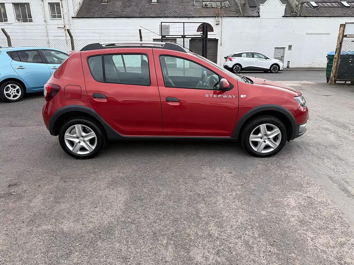 Used 2016 Dacia Sandero Stepway Ambiance Red - Interior and Exterior details 4