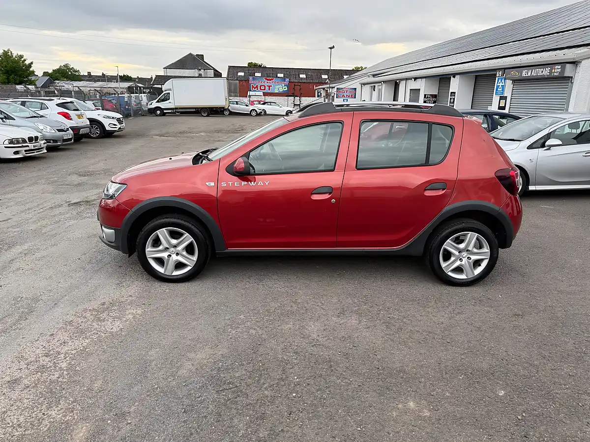 Used 2016 Dacia Sandero Stepway Ambiance Red - Interior and Exterior details 8