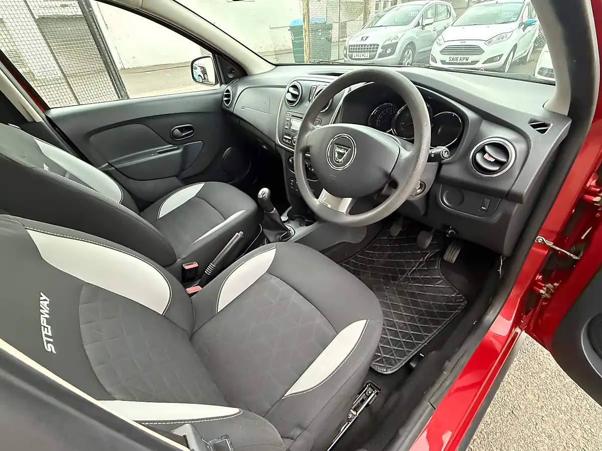 Used 2016 Dacia Sandero Stepway Ambiance Red - Interior and Exterior details 9