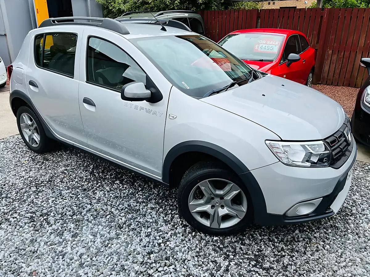 Used 2016 Dacia Sandero Stepway Ambiance Silver - Front View