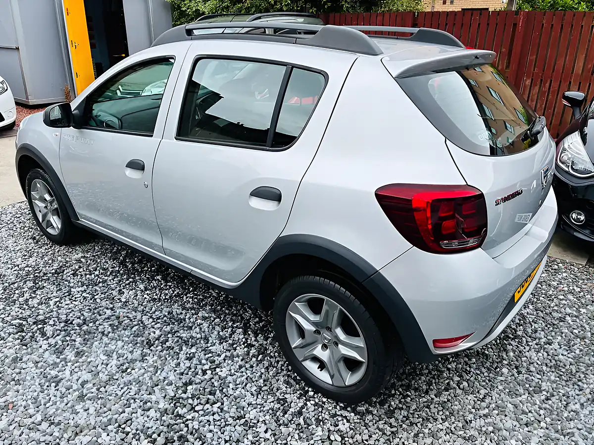 Used 2016 Dacia Sandero Stepway Ambiance Silver - Interior and Exterior details 11