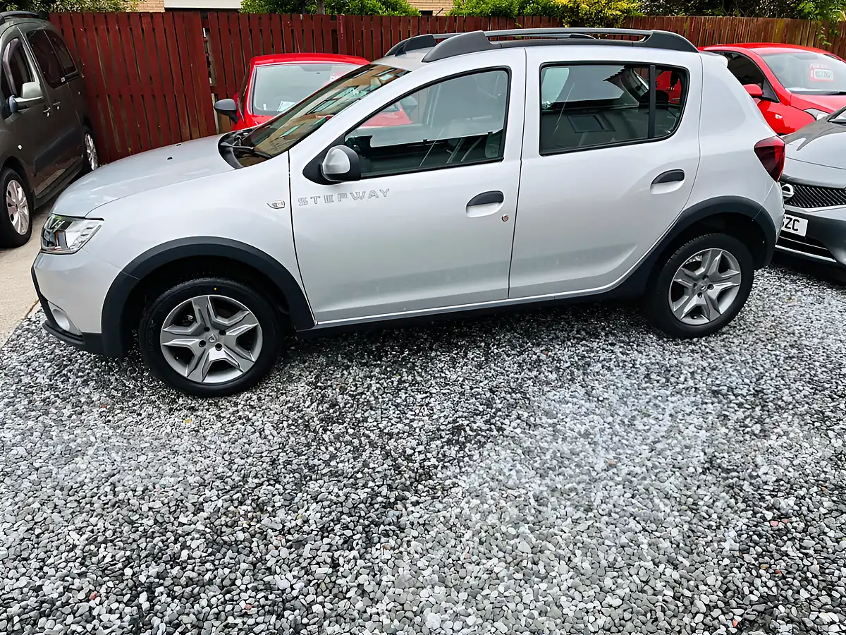Used 2016 Dacia Sandero Stepway Ambiance Silver - Interior and Exterior details 14