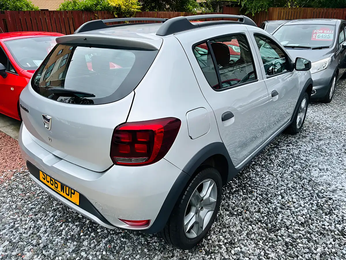 Used 2016 Dacia Sandero Stepway Ambiance Silver - Interior and Exterior details 16