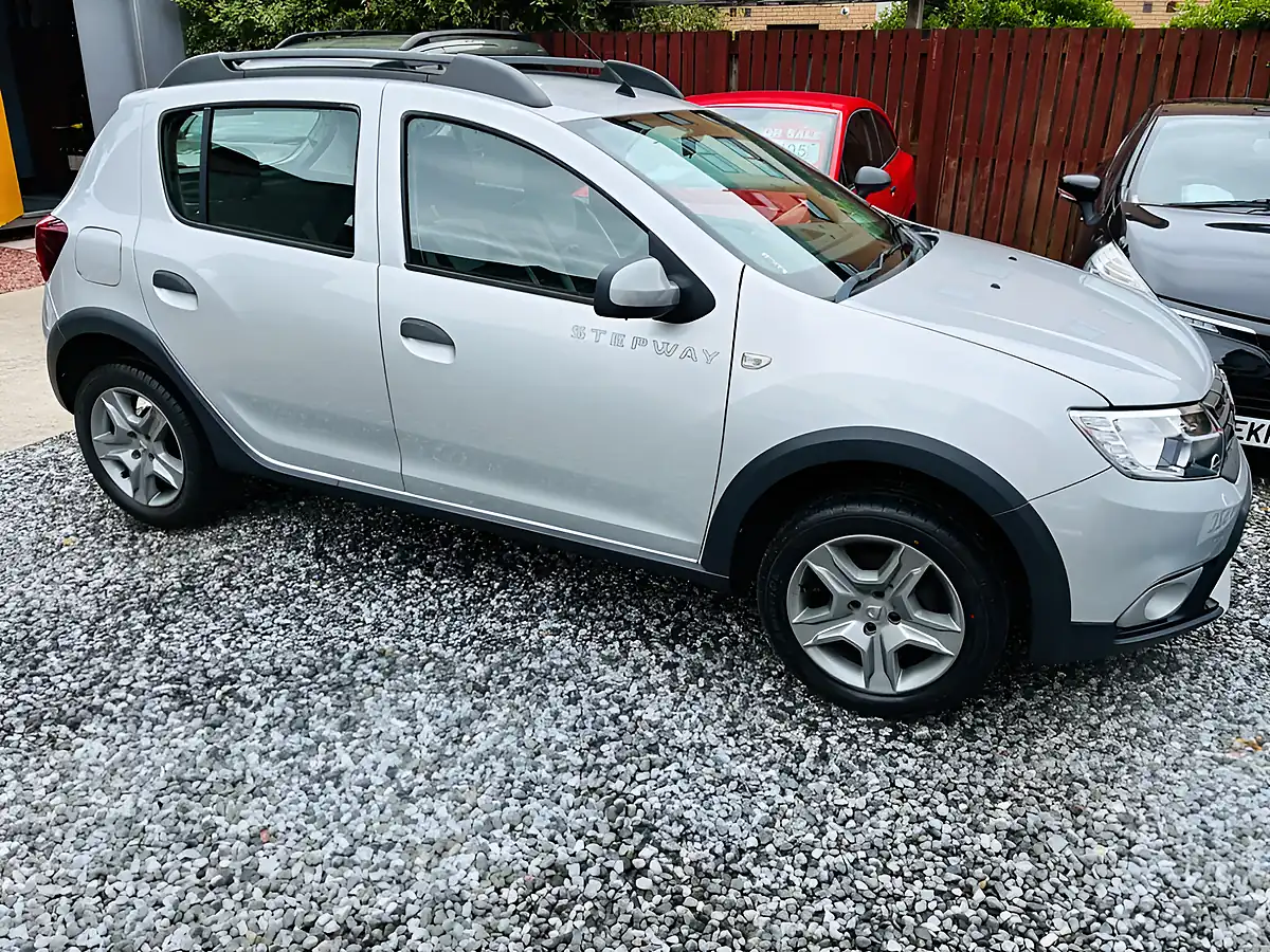 Used 2016 Dacia Sandero Stepway Ambiance Silver - Interior and Exterior details 17