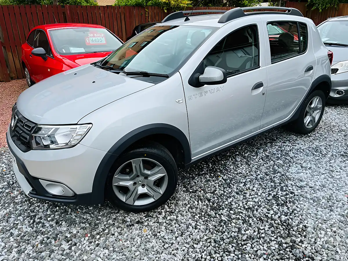 Used 2016 Dacia Sandero Stepway Ambiance Silver - Interior and Exterior details 2