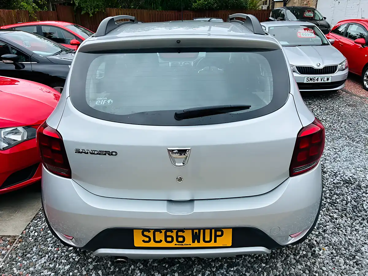 Used 2016 Dacia Sandero Stepway Ambiance Silver - Interior and Exterior details 4
