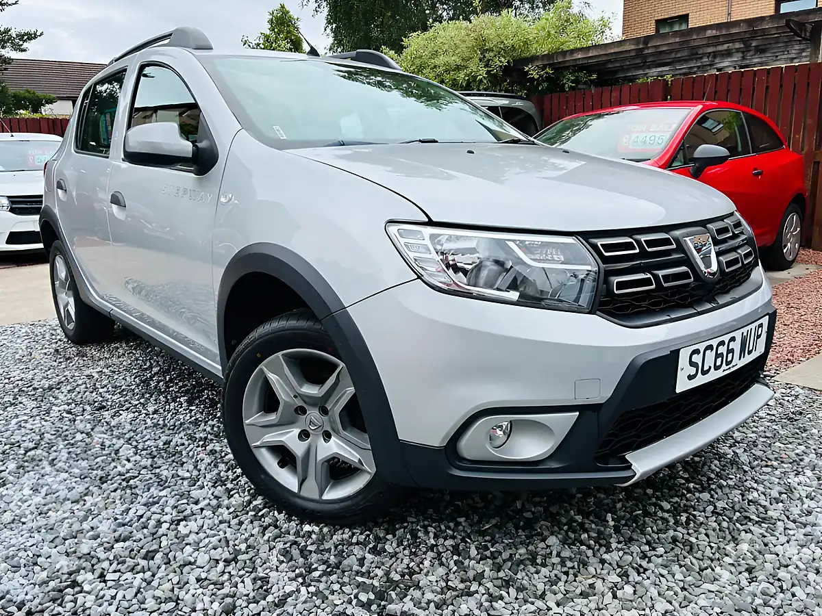 Used 2016 Dacia Sandero Stepway Ambiance Silver - Interior and Exterior details 5