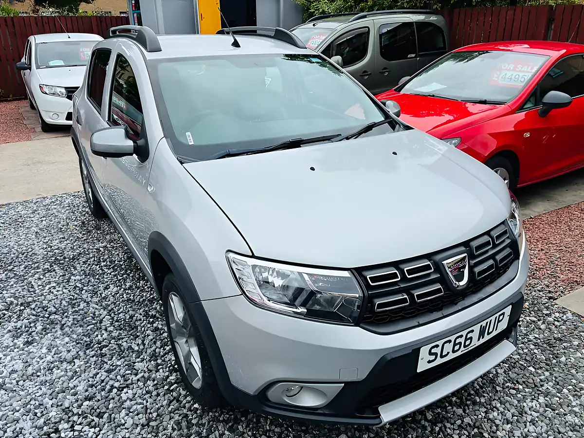 Used 2016 Dacia Sandero Stepway Ambiance Silver - Interior and Exterior details 6