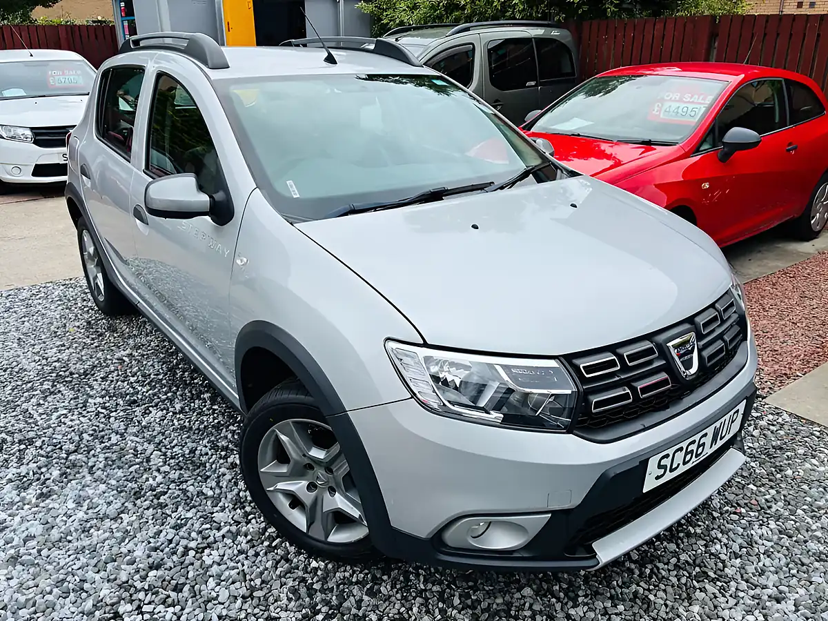 Used 2016 Dacia Sandero Stepway Ambiance Silver - Interior and Exterior details 9