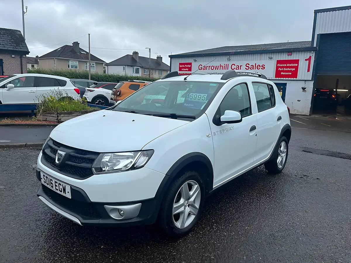 Used 2016 Dacia Sandero Stepway Ambiance White - Front View