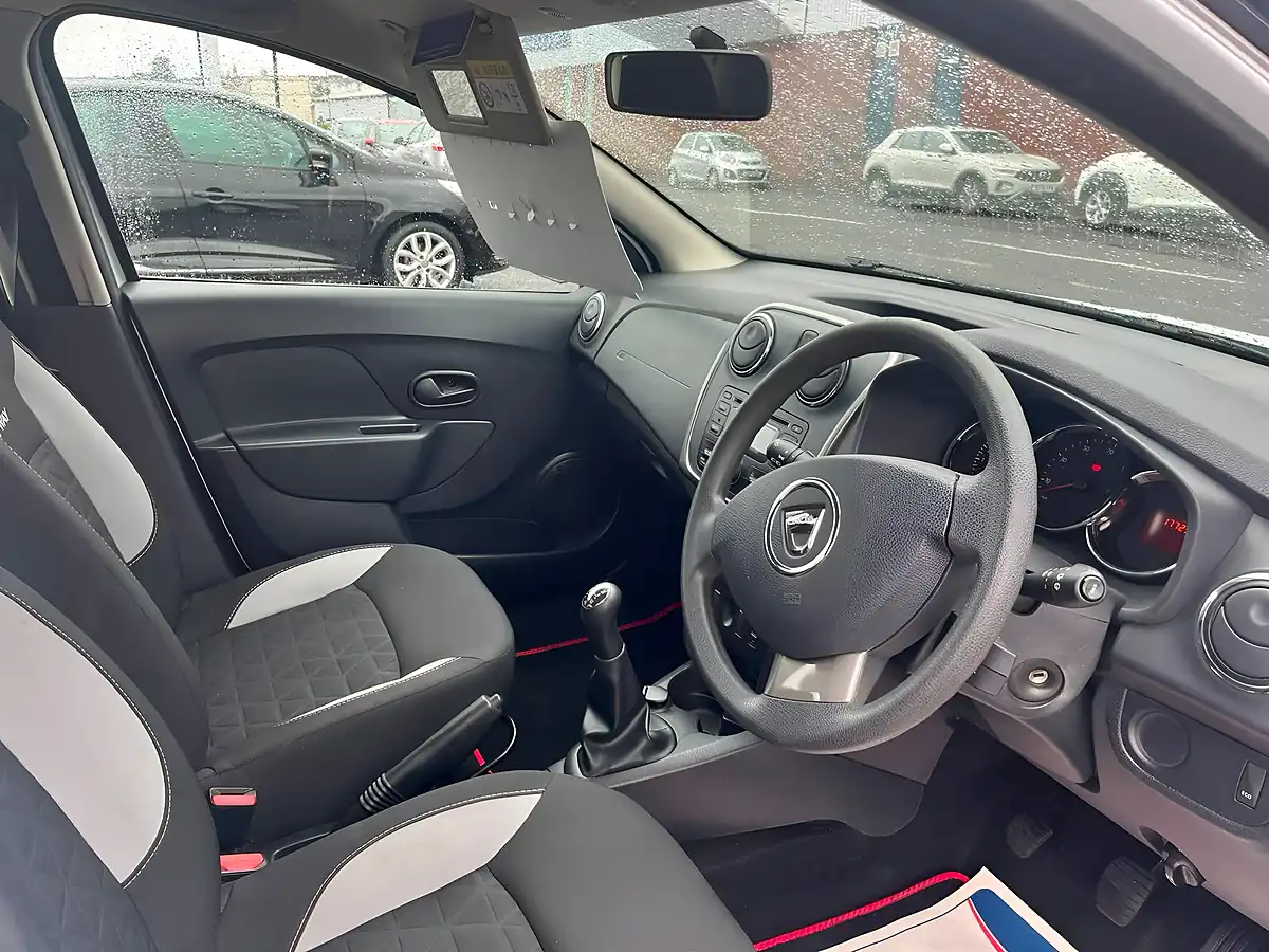 Used 2016 Dacia Sandero Stepway Ambiance White - Interior and Exterior details 10
