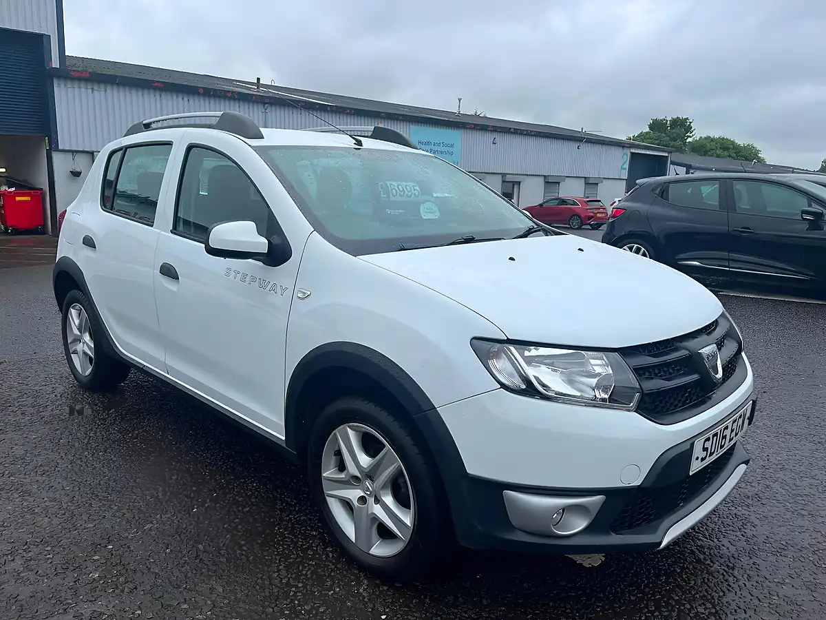 Used 2016 Dacia Sandero Stepway Ambiance White - Interior and Exterior details 3