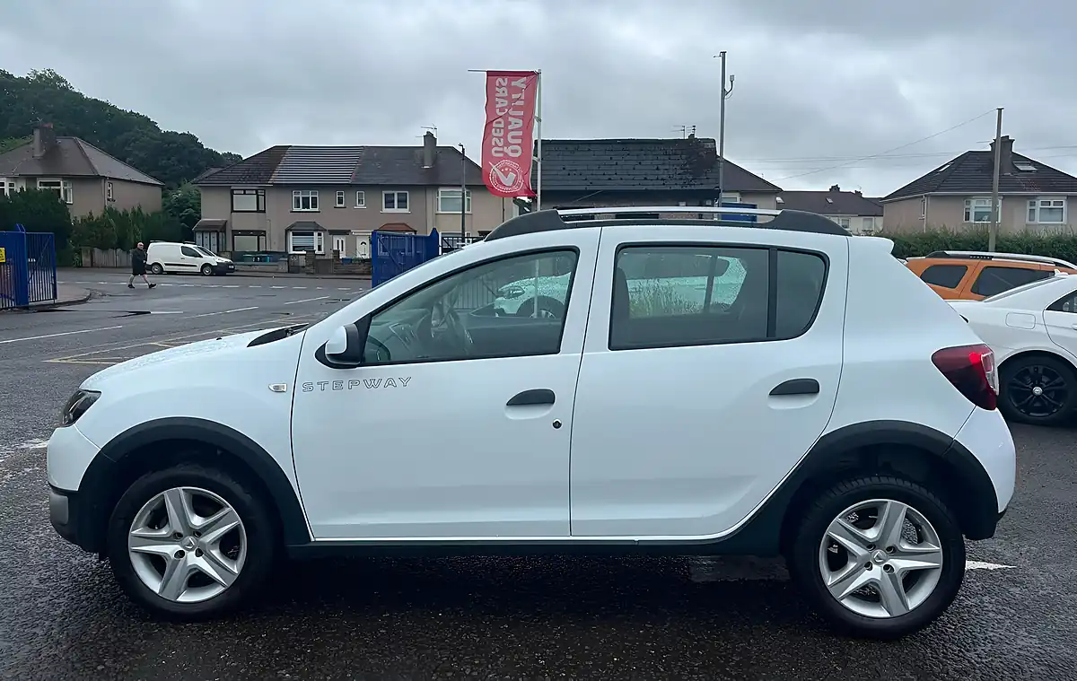 Used 2016 Dacia Sandero Stepway Ambiance White - Interior and Exterior details 7