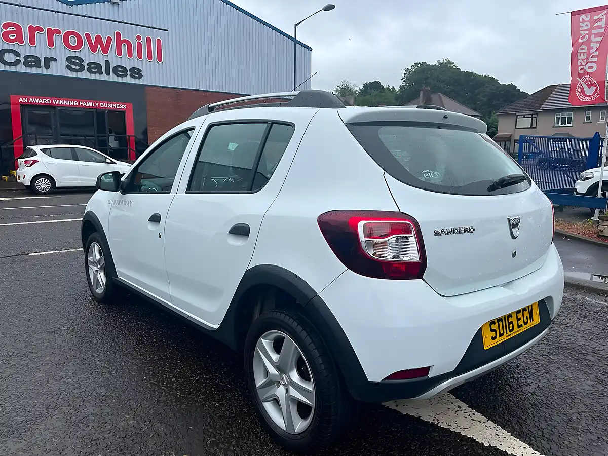 Used 2016 Dacia Sandero Stepway Ambiance White - Interior and Exterior details 8
