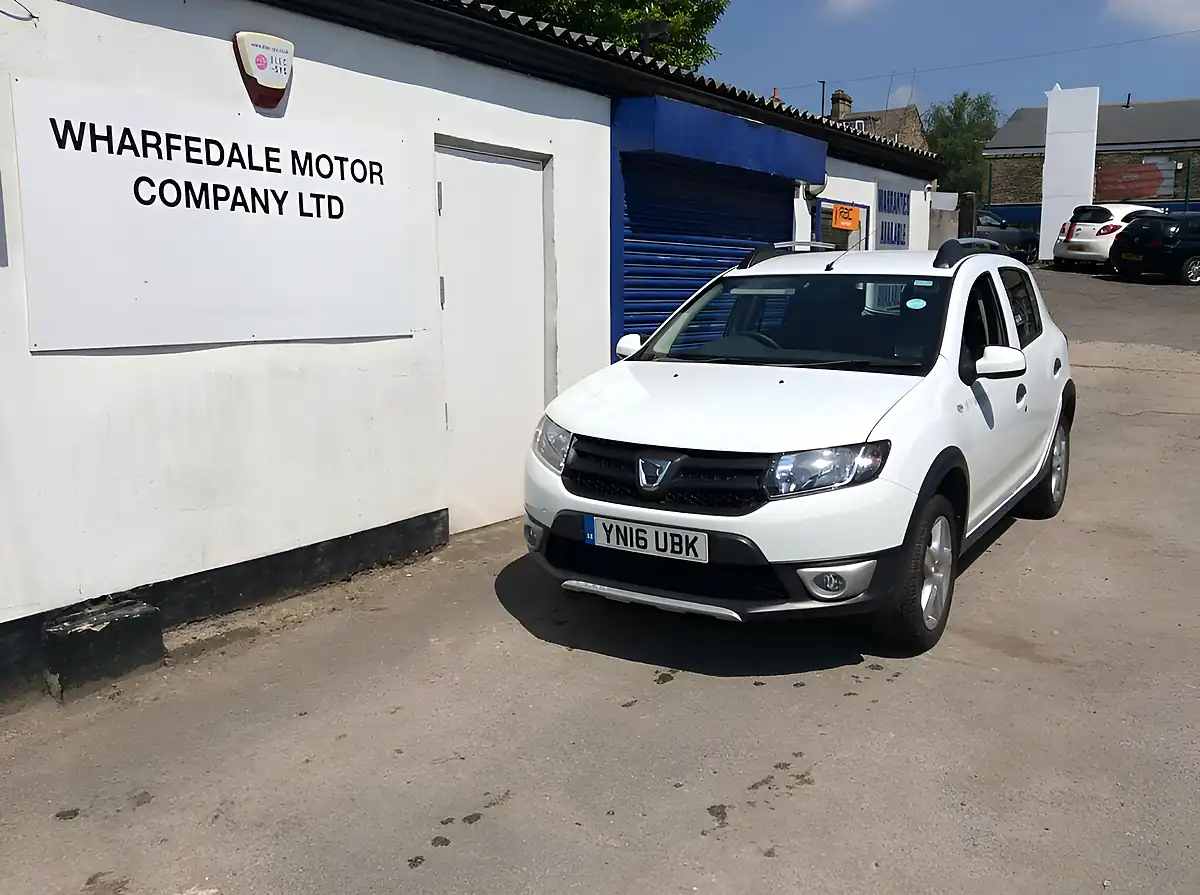 Used 2016 Dacia Sandero Stepway Ambiance White - Front View