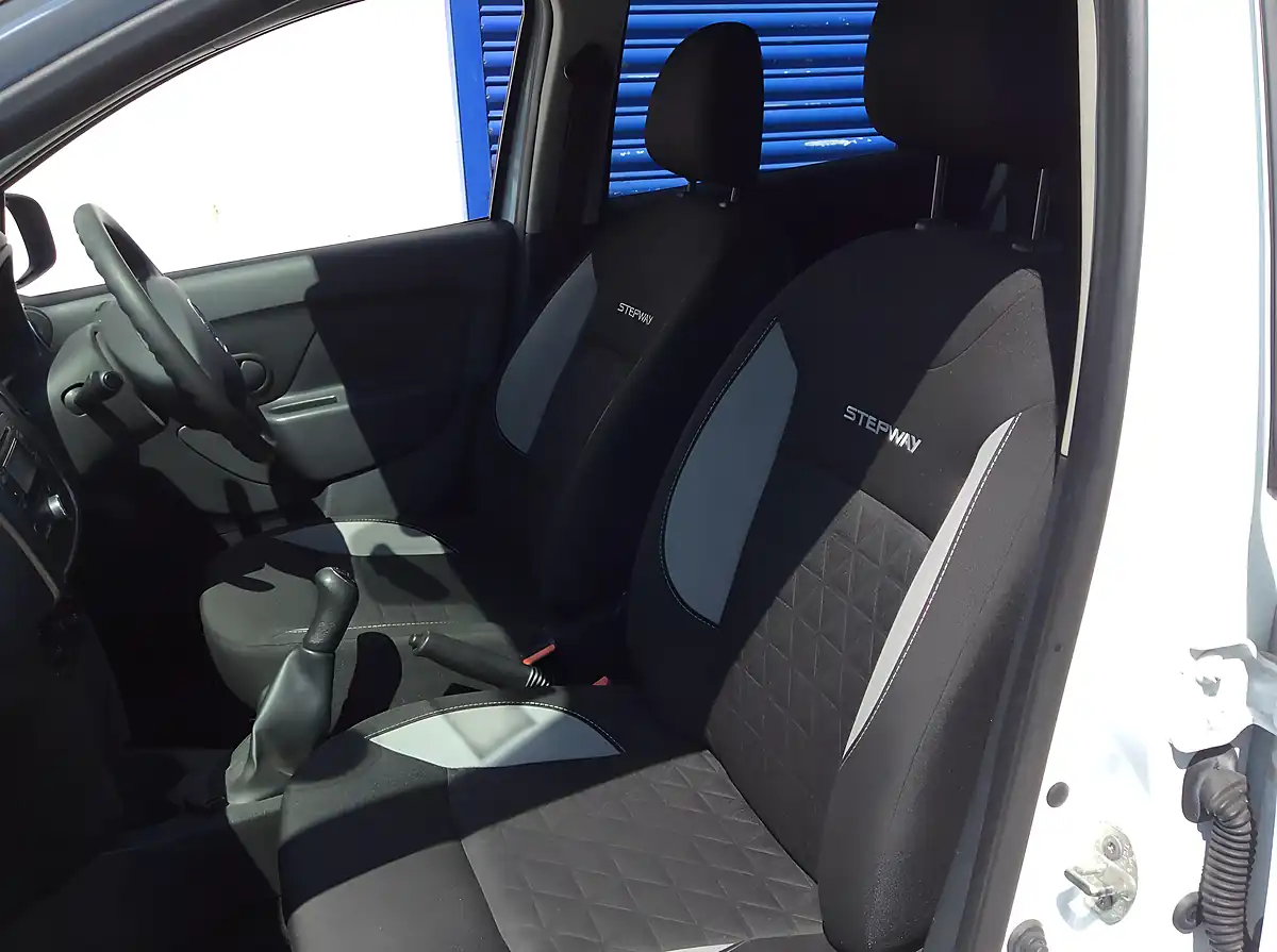 Used 2016 Dacia Sandero Stepway Ambiance White - Interior and Exterior details 10
