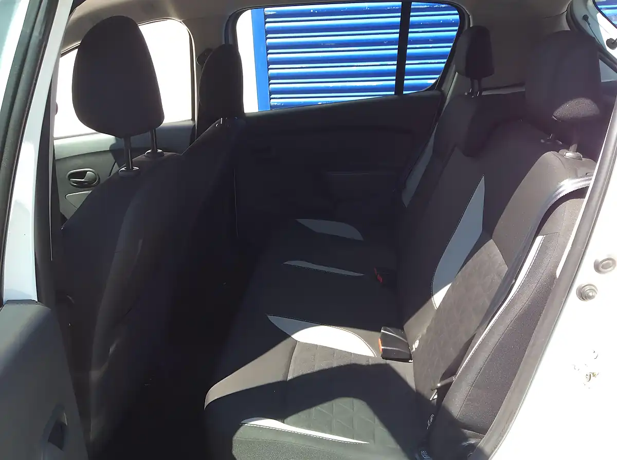 Used 2016 Dacia Sandero Stepway Ambiance White - Interior and Exterior details 11