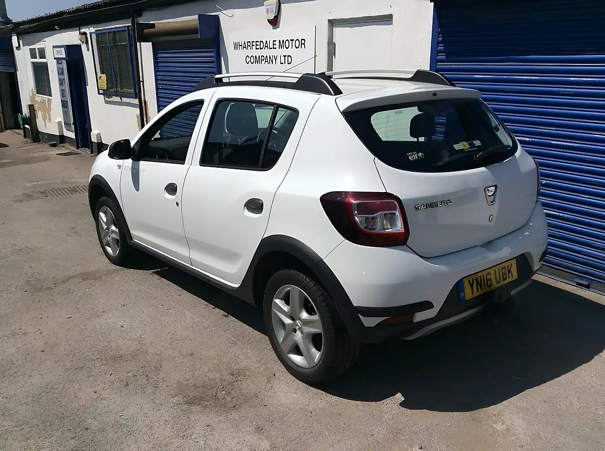 Used 2016 Dacia Sandero Stepway Ambiance White - Interior and Exterior details 5