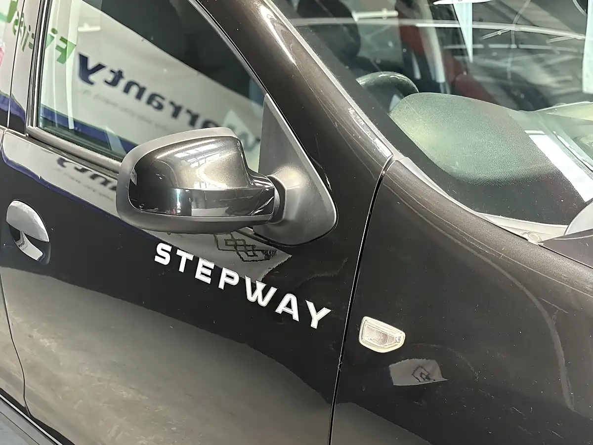 Used 2016 Dacia Sandero Stepway Laureate Black - Interior and Exterior details 10