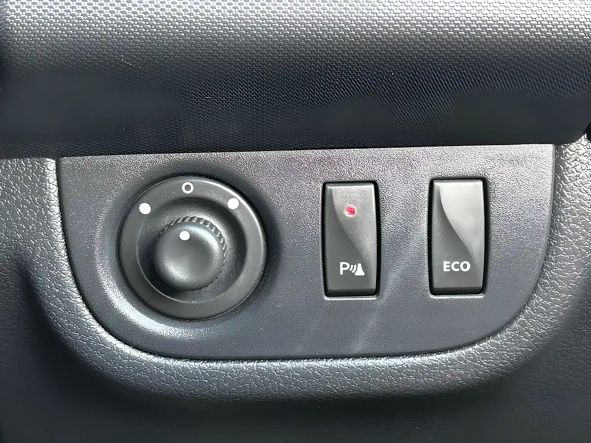 Used 2016 Dacia Sandero Stepway Laureate Black - Interior and Exterior details 18