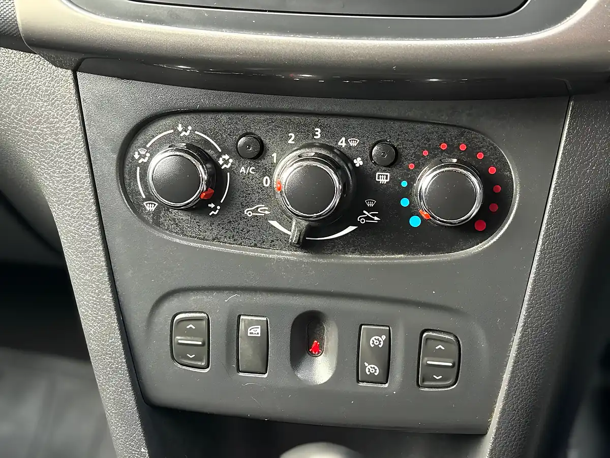 Used 2016 Dacia Sandero Stepway Laureate Black - Interior and Exterior details 19