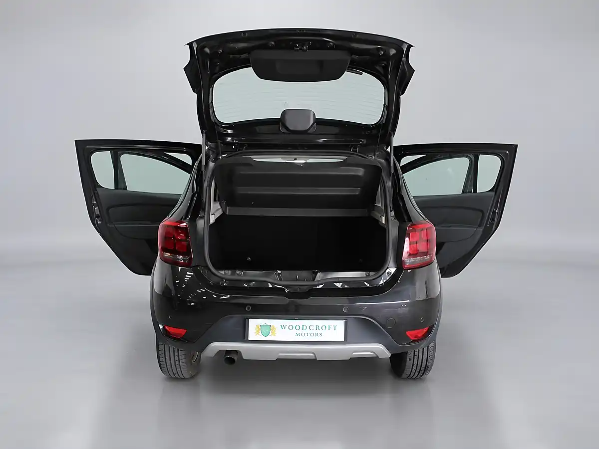 Used 2016 Dacia Sandero Stepway Laureate Black - Interior and Exterior details 11