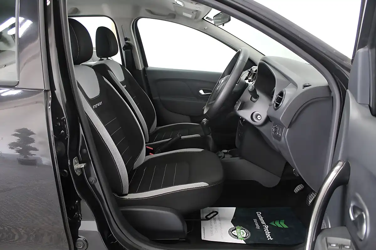Used 2016 Dacia Sandero Stepway Laureate Black - Interior and Exterior details 13