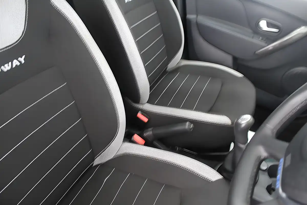 Used 2016 Dacia Sandero Stepway Laureate Black - Interior and Exterior details 16