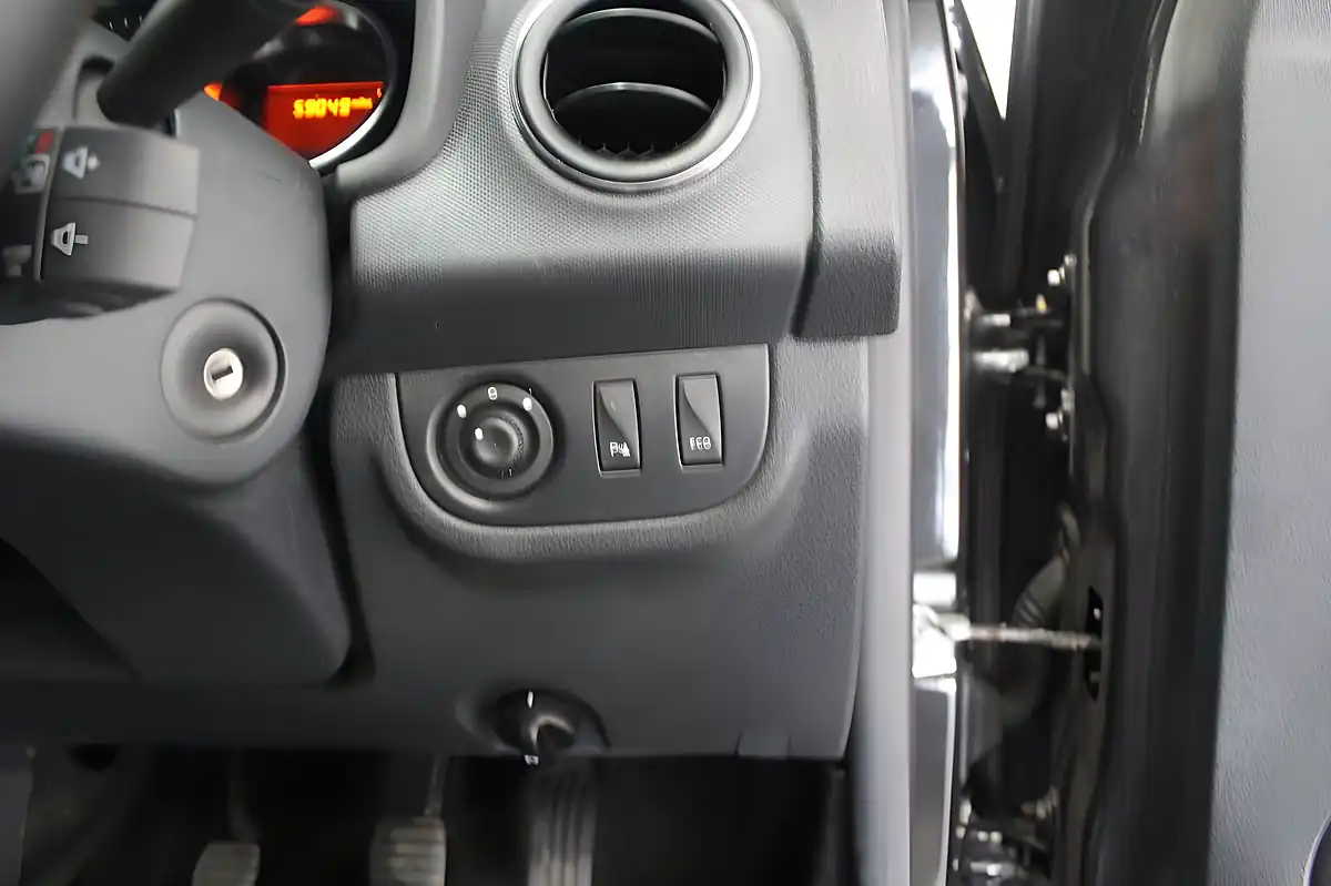 Used 2016 Dacia Sandero Stepway Laureate Black - Interior and Exterior details 17