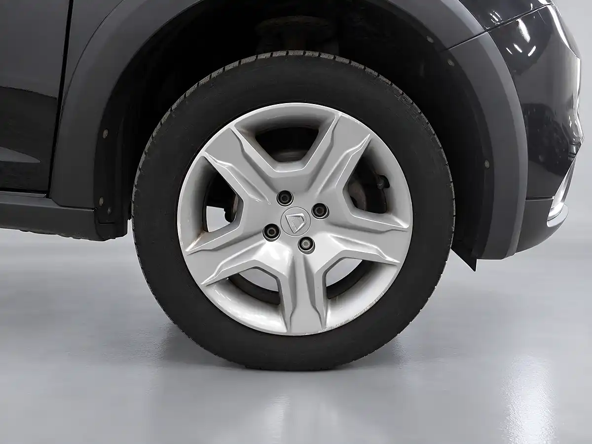 Used 2016 Dacia Sandero Stepway Laureate Black - Interior and Exterior details 20