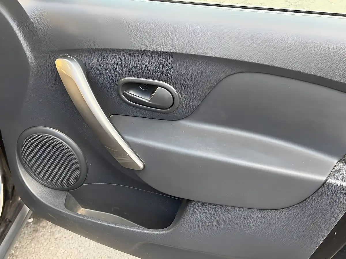 Used 2016 Dacia Sandero Stepway Laureate Black - Interior and Exterior details 11