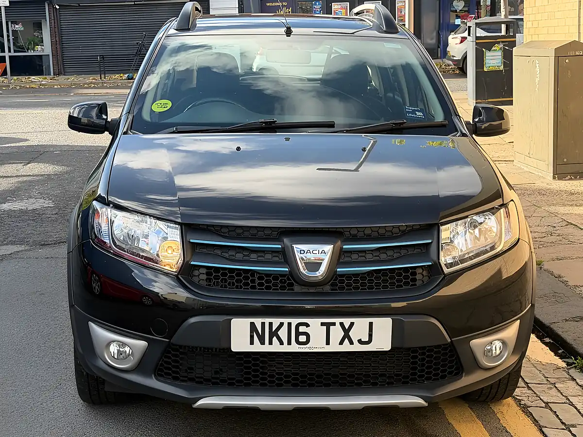 Used 2016 Dacia Sandero Stepway Laureate Black - Interior and Exterior details 3