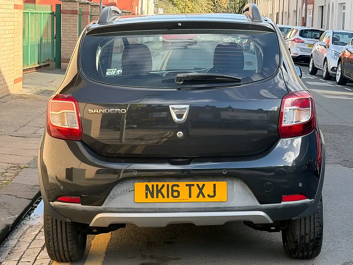 Used 2016 Dacia Sandero Stepway Laureate Black - Interior and Exterior details 4
