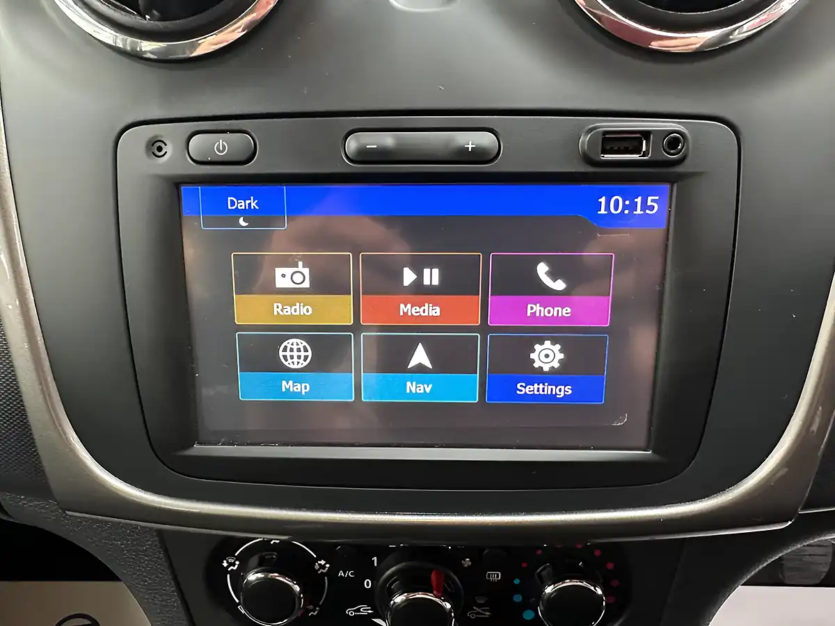 Used 2016 Dacia Sandero Stepway Laureate Glacier White - Interior and Exterior details 11
