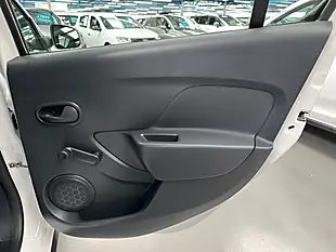 Used 2016 Dacia Sandero Stepway Laureate Glacier White - Interior and Exterior details 13