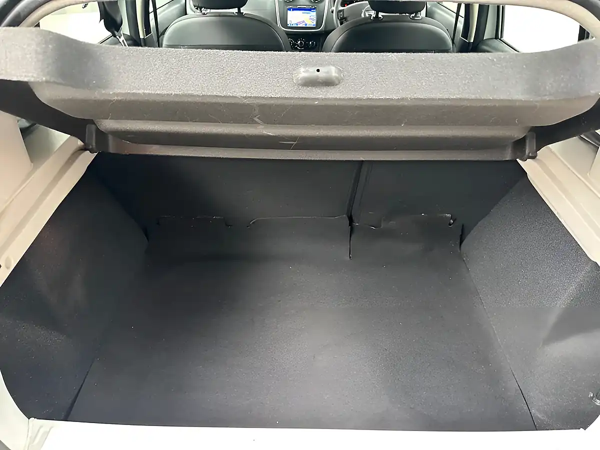 Used 2016 Dacia Sandero Stepway Laureate Glacier White - Interior and Exterior details 14