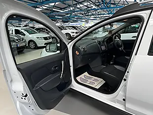 Used 2016 Dacia Sandero Stepway Laureate Glacier White - Interior and Exterior details 16
