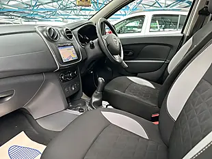 Used 2016 Dacia Sandero Stepway Laureate Glacier White - Interior and Exterior details 17
