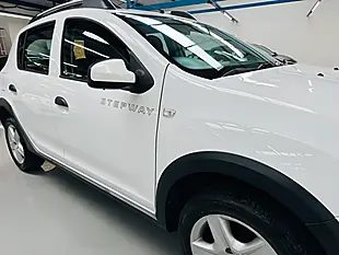 Used 2016 Dacia Sandero Stepway Laureate Glacier White - Interior and Exterior details 19