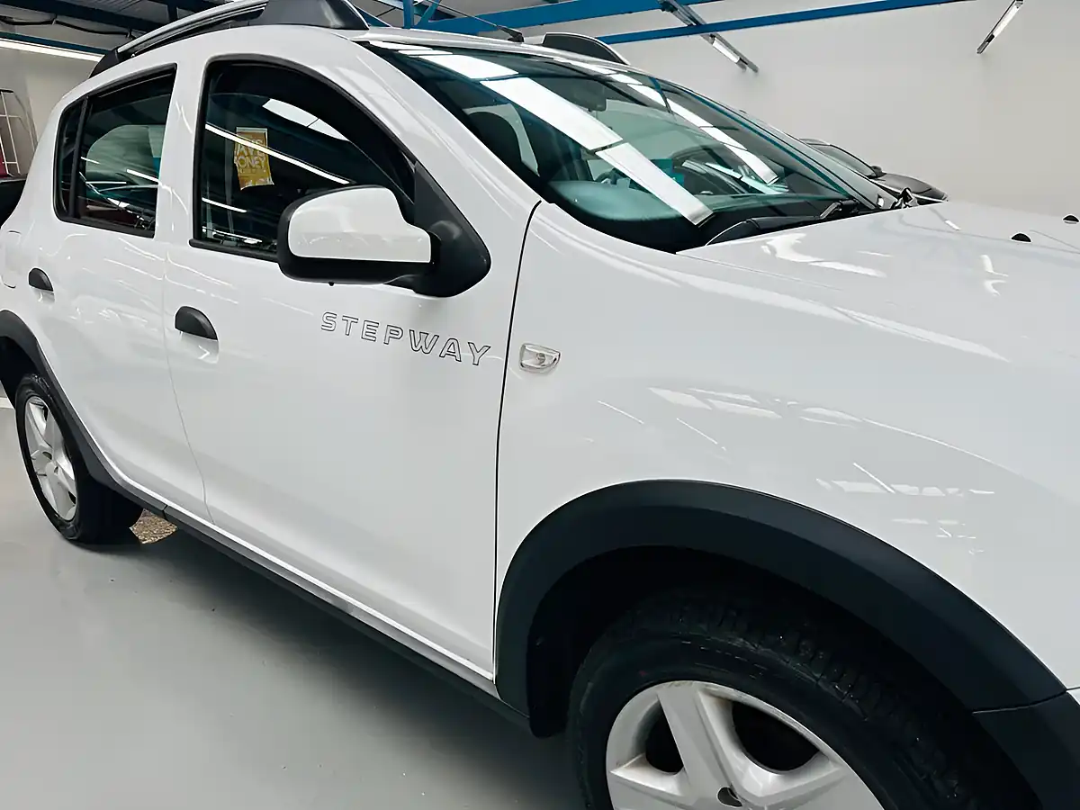 Used 2016 Dacia Sandero Stepway Laureate Glacier White - Interior and Exterior details 19