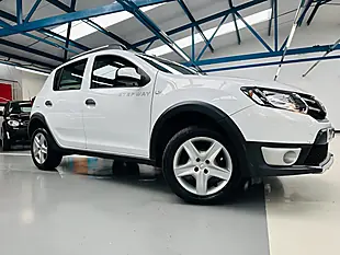 Used 2016 Dacia Sandero Stepway Laureate Glacier White - Interior and Exterior details 3
