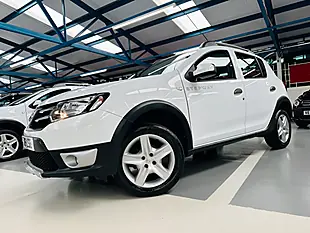 Used 2016 Dacia Sandero Stepway Laureate Glacier White - Interior and Exterior details 4