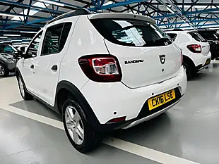 Used 2016 Dacia Sandero Stepway Laureate Glacier White - Interior and Exterior details 6