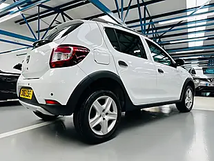 Used 2016 Dacia Sandero Stepway Laureate Glacier White - Interior and Exterior details 7