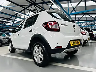 Used 2016 Dacia Sandero Stepway Laureate Glacier White - Interior and Exterior details 8