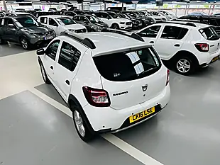 Used 2016 Dacia Sandero Stepway Laureate Glacier White - Interior and Exterior details 9