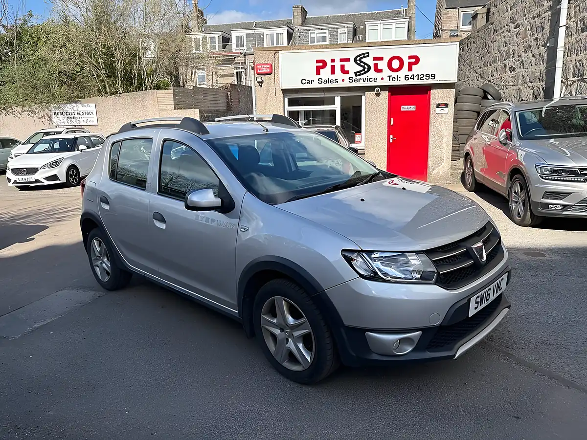 Used 2016 Dacia Sandero Stepway Laureate Silver - Front View