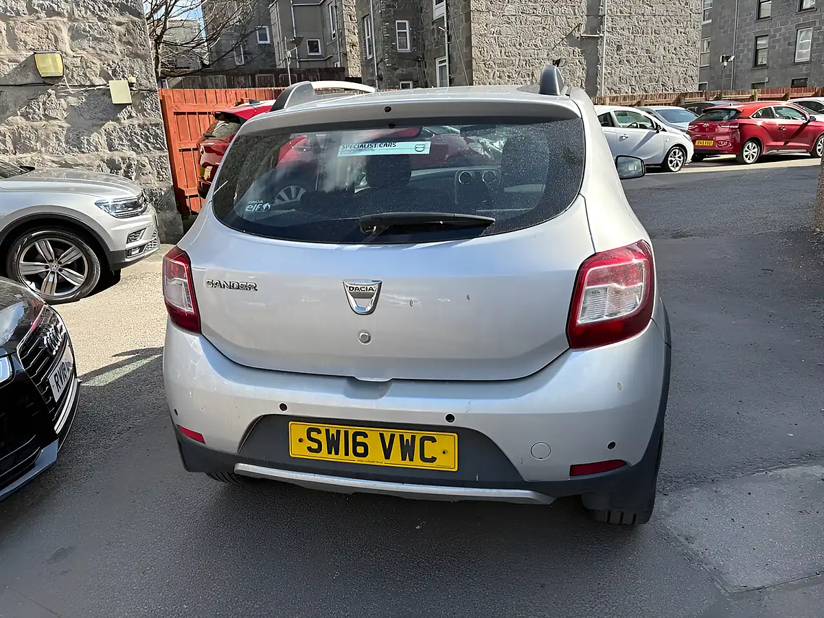 Used 2016 Dacia Sandero Stepway Laureate Silver - Interior and Exterior details 12