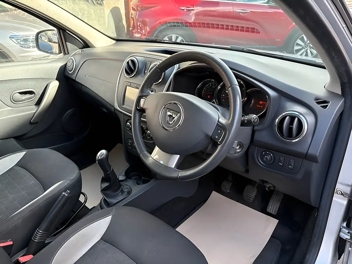 Used 2016 Dacia Sandero Stepway Laureate Silver - Interior and Exterior details 13
